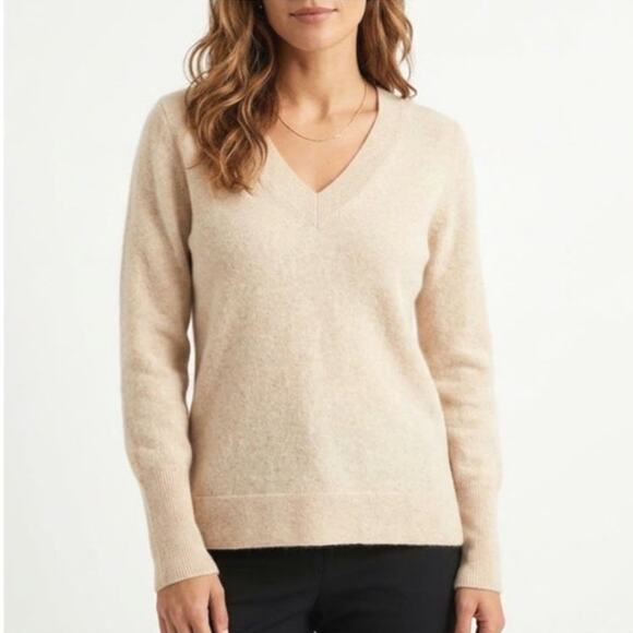 Halogen Sweaters - Halogen 100% Cashmere V Neck Pullover Sweater Long Sleeve Beige Cream M Classic